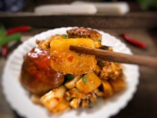 15、香辣蟹炒年糕,Q弹软糯，香辣过瘾。