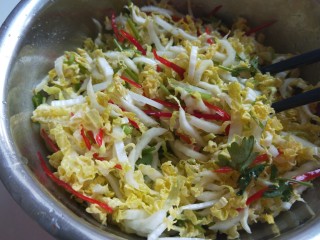 15、酸辣白菜心,搅拌均匀即可