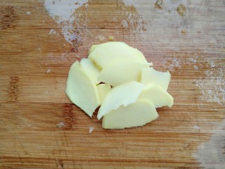 8、菠萝鸡翅,生姜切片