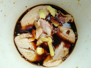 9、菠萝鸡翅,生姜皮也放进去去腥