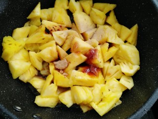 20、菠萝鸡翅,放入胡椒粉，盐，耗油，生抽