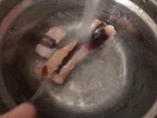 2、冬笋炒腊肉,腊肉洗洗