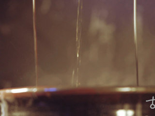 5、【明·酱牛肉】武松最爱的江湖下酒菜,生抽、老抽、料酒、白糖、盐，入锅；