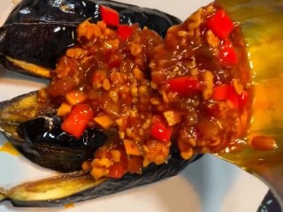 12、红烧茄子,琳在茄子上