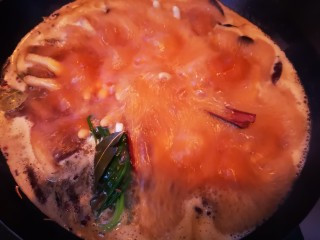 20、卤鸡爪,大火煮5分钟后改小火煮30分钟