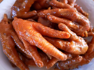 22、卤鸡爪,捞出装盘