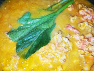 12、金汤肥牛羹,肥牛快熟的时候再放入菜心烫一下