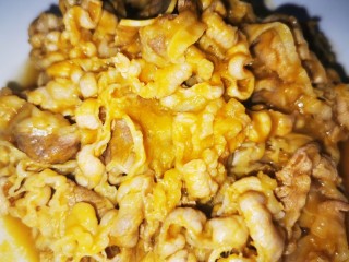 13、金汤肥牛羹,肥牛熟后拿筷子夹入盘里摆好