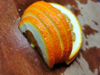 8、橙香红糟鸭脯,橙一半切片