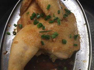 7、蒸半边鸡,可以放点葱花