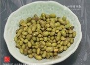 6、茶香毛豆,取出毛豆，沥干水分，食用时，剥开豆荚