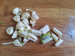 4、番茄花菜,葱蒜切好备用
