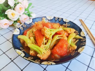 13、番茄花菜,盛入盘中，美味的番茄花菜就做好了