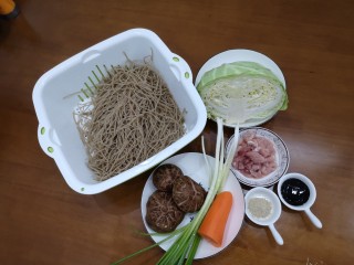 1、包菜炒粉条,食材大合照