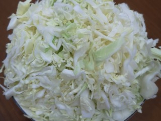 6、包菜炒粉条,包菜切丝，越细越好