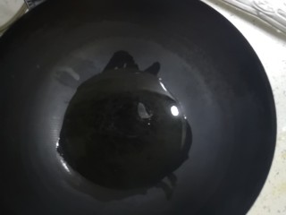 9、包菜炒粉条,起锅热油