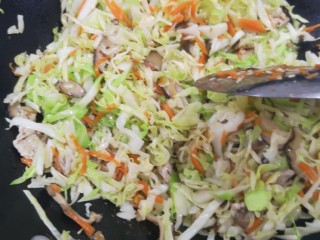 16、包菜炒粉条,炒好的配料