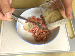 5、蒸猪肉,加胡椒粉（半茶匙）