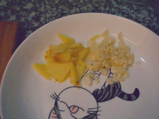 4、干锅焖鸡,姜片