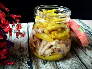 1、泡椒凤爪,想吃凤爪何必去超市买呢？自家做的泡椒凤爪更加的卫生健康????