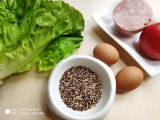 1、藜麦生菜沙拉,准备所需食材。