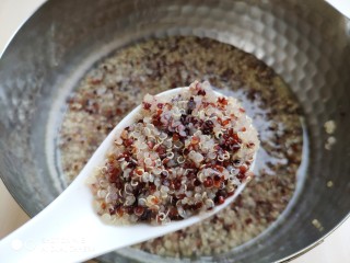 5、藜麦生菜沙拉,藜麦大约煮十几分钟，当煮到有些小白芽出来就可以关火了。