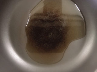 9、广式干炒牛河,放入花生油