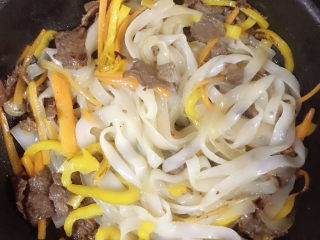 15、广式干炒牛河,炒匀