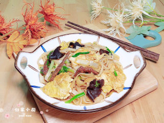 17、鸡蛋炒河粉,鲜香可口的鸡蛋炒河粉就上桌了！