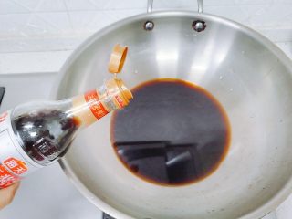 10、香蒜陈醋酱黄瓜,加生抽，量比醋少，生抽有咸味，不要太多。