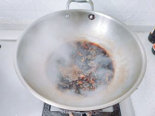 15、香蒜陈醋酱黄瓜,大火煮开，然后关火，尝下味道，看看是不是自己要的口感，然后做适当调整，等待自然冷却。