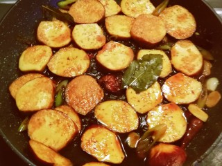 13、红烧素鸡,用中小火烧制