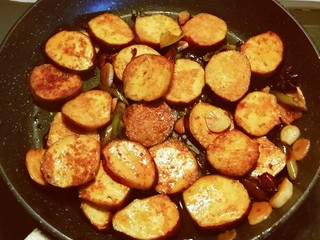 14、红烧素鸡,待素鸡完全上色 入味 汤汁很少且浓稠 关火