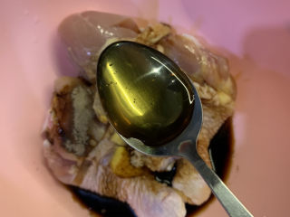 11、蜜汁鸡腿,最后放入2勺蜂蜜