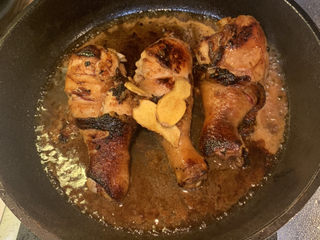 16、蜜汁鸡腿,再倒入适量少许水