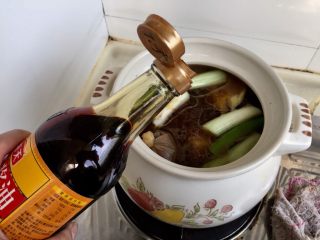 28、煲一锅好卤➕香卤牛肉,加入两勺老抽