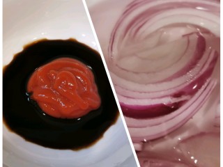 2、广式酸甜排骨,洋葱切小条。调好一碗酱汁：蕃茄酱、喼汁、酱油、糖、盐和半碗水。