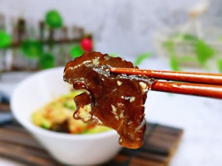 16、凉拌腐竹黄瓜,木耳香脆，腐竹也特别入味。