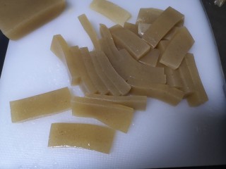 8、魔芋烧鸭,魔芋洗下切6Cm厚片