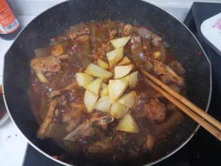 22、魔芋烧鸭,加入炸土豆煮5分钟