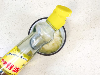 7、麻酱凉面,滴入小磨香油提香