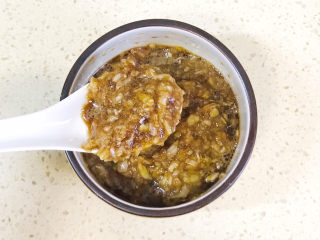 9、麻酱凉面,搅拌均匀，就是美味的大蒜泥了