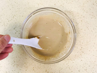 12、麻酱凉面,顺时针方向搅拌均匀