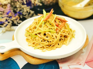 21、麻酱凉面,美味的麻酱凉面，特别适合这个季节