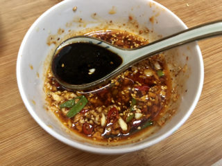 13、酸辣娃娃菜,调味：一汤匙生抽