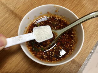 16、酸辣娃娃菜,一茶匙白糖