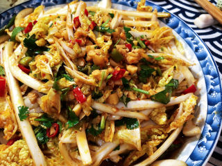 22、酸辣娃娃菜,这道娃娃菜做法简单，酸辣爽口，十分下饭，喜欢的小伙伴们快来试试看吧????