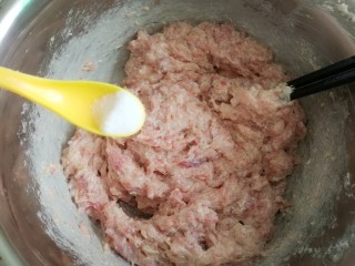 11、芋饺,适量盐