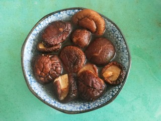 14、芋饺,提前泡发的香菇