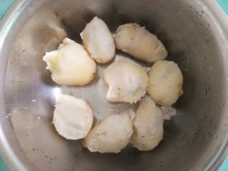 18、芋饺,趁热剥皮，小心烫哦！